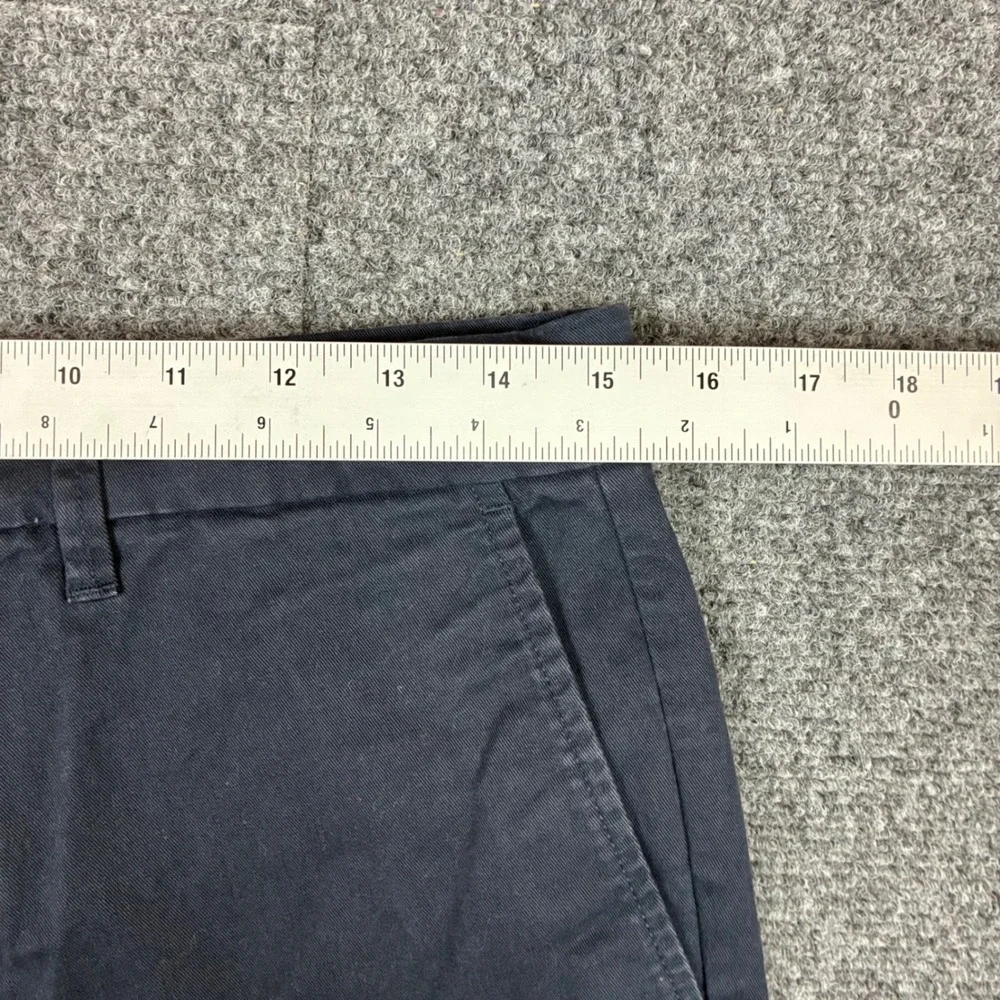 Vintage GAP Mens 6 Inch Chino Shorts Navy Blue Regenerative Cotton Size W29